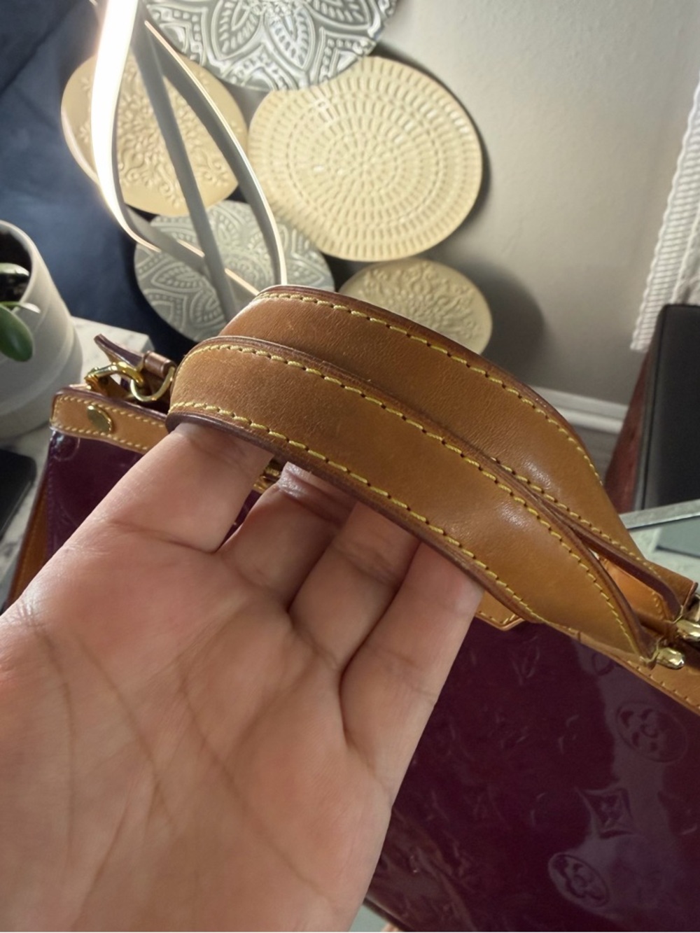 *LIKE NEW* Louis Vuitton Brea GM in Amarante Monogram Vernis Bag - Picture 5 of 17